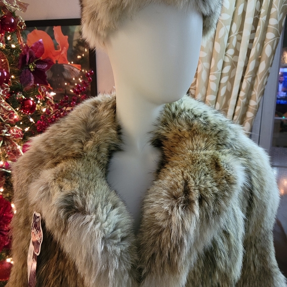 VINTAGE GENUINE FUR COAT & HAT - Picture 9 of 12